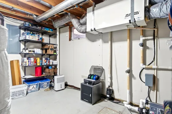 $399,900 | 7601 Southwest Oxfordshire Road, Topeka, KS 66614