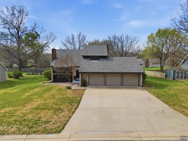 $399,900 | 7601 Southwest Oxfordshire Road, Topeka, KS 66614
