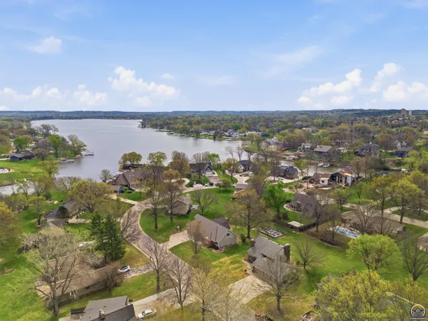 $399,900 | 7601 Southwest Oxfordshire Road, Topeka, KS 66614