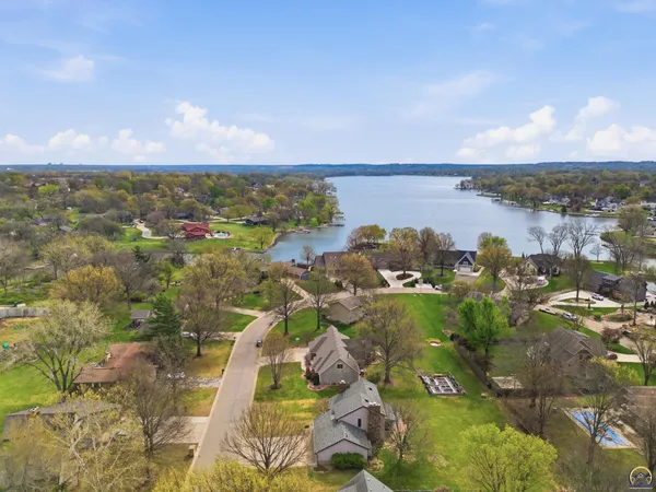 $399,900 | 7601 Southwest Oxfordshire Road, Topeka, KS 66614