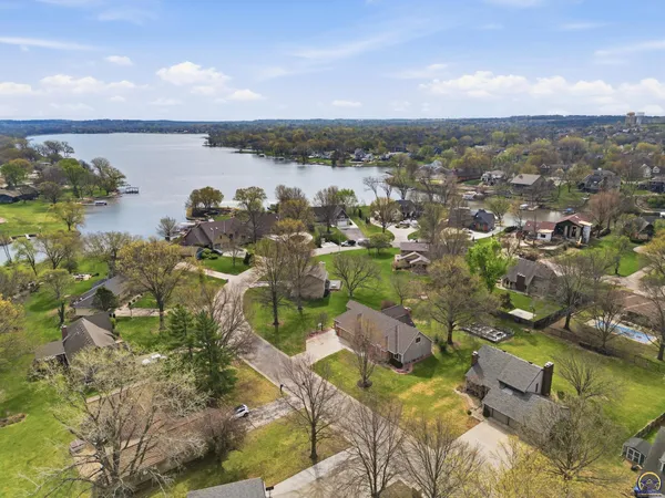 $399,900 | 7601 Southwest Oxfordshire Road, Topeka, KS 66614