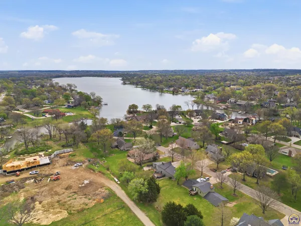 $399,900 | 7601 Southwest Oxfordshire Road, Topeka, KS 66614