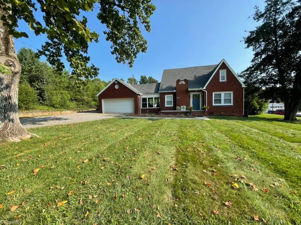 1587 Mountain View Road King, NC 27021 - Photo 3 of 20