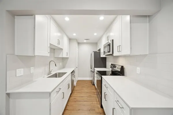 $2,400 | 5931 East University Boulevard, Unit 123, Dallas, TX 75206