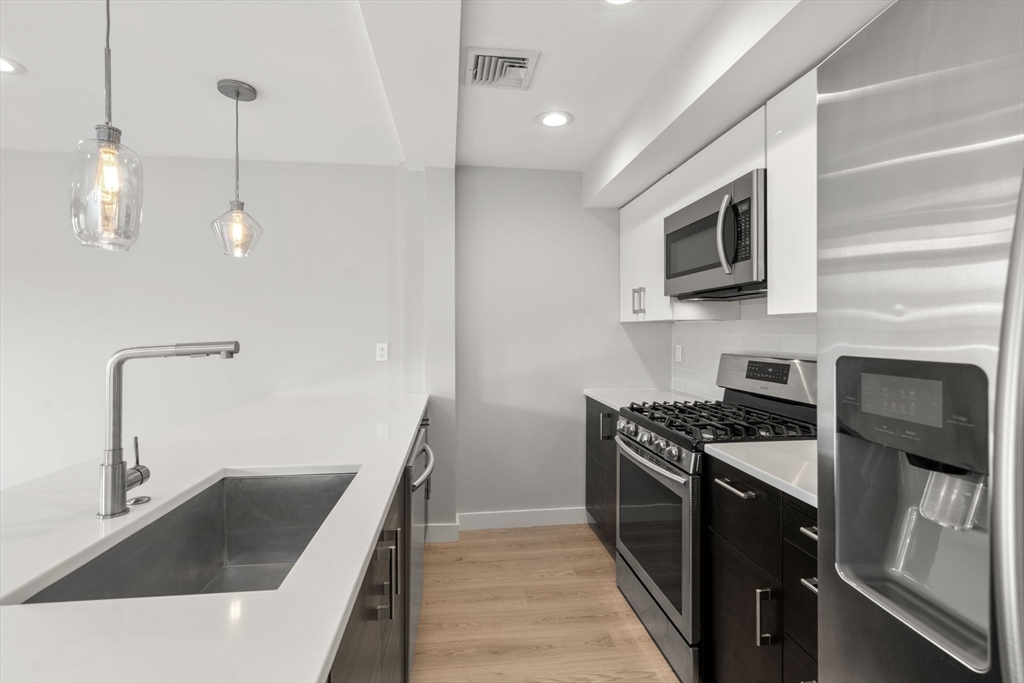 85 Everett Street, Unit 3 Boston, MA 02128 - Photo 9 of 19
