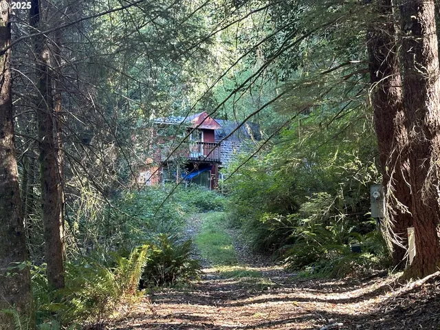 $185,900 | 99899 South Bank Chetco River Road, Brookings, OR 97415
