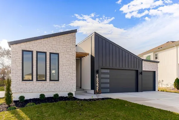 $710,000 | 18221 West 168th Terrace, Olathe, KS 66062