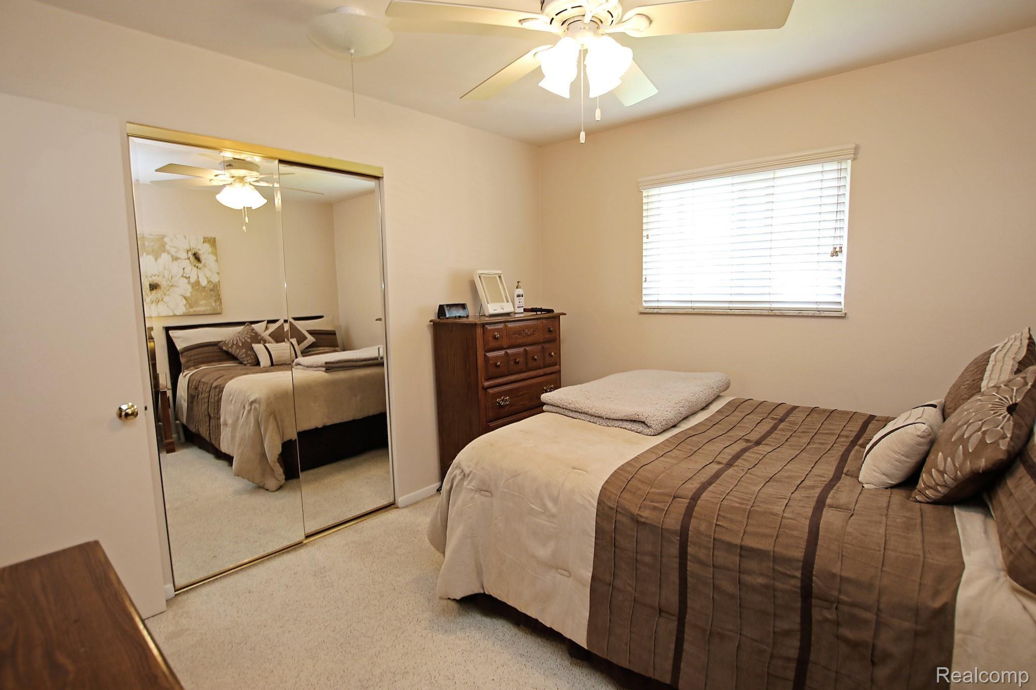 5825 Crescent Road Waterford, MI 48327 - Photo 18 of 44 18) Bedroom 1.jpg