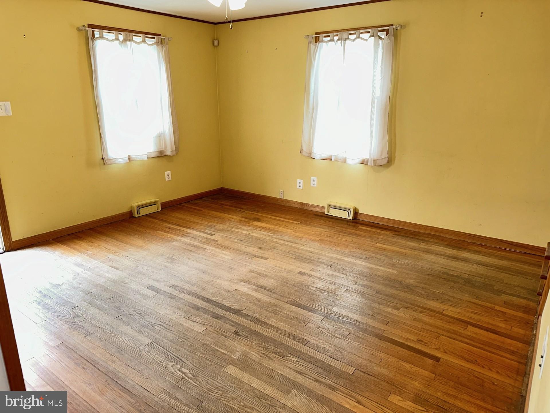 936 Martin Road Essex, MD 21221 - Photo 3 of 29 03-MainLevelLivingDiningRoom2