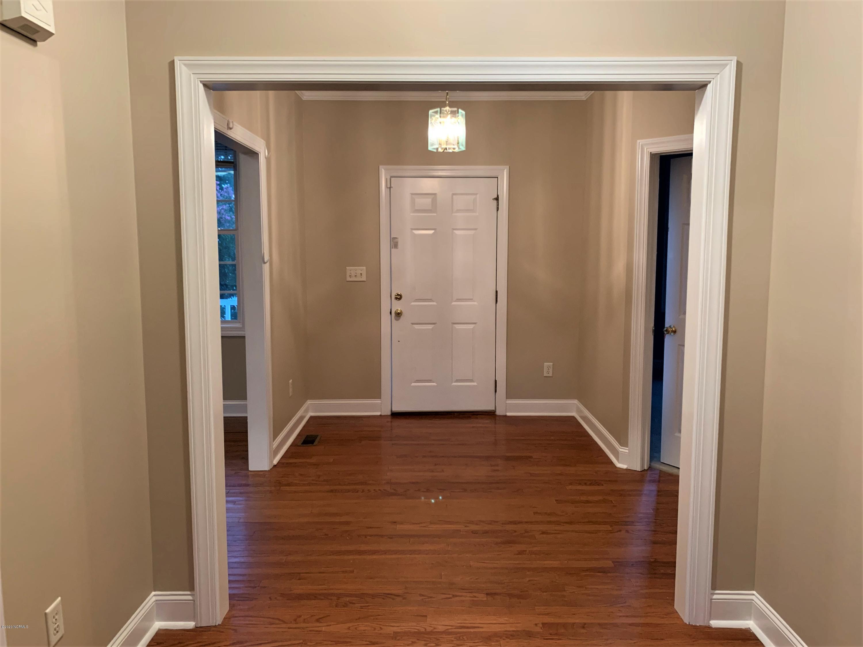 2801 Alison Road Kinston, NC 28504 - Photo 3 of 34 Foyer