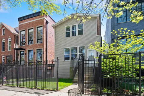 $4,900 | 1923 West Erie Street, Chicago, IL 60622
