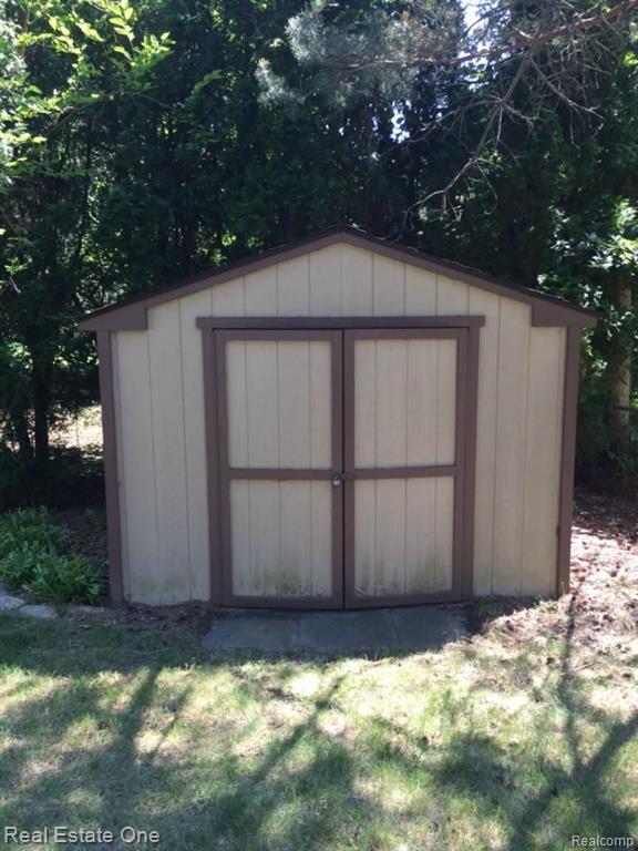 28029 West Nine Mile Road Farmington Hills, MI 48336 - Photo 28 of 36
