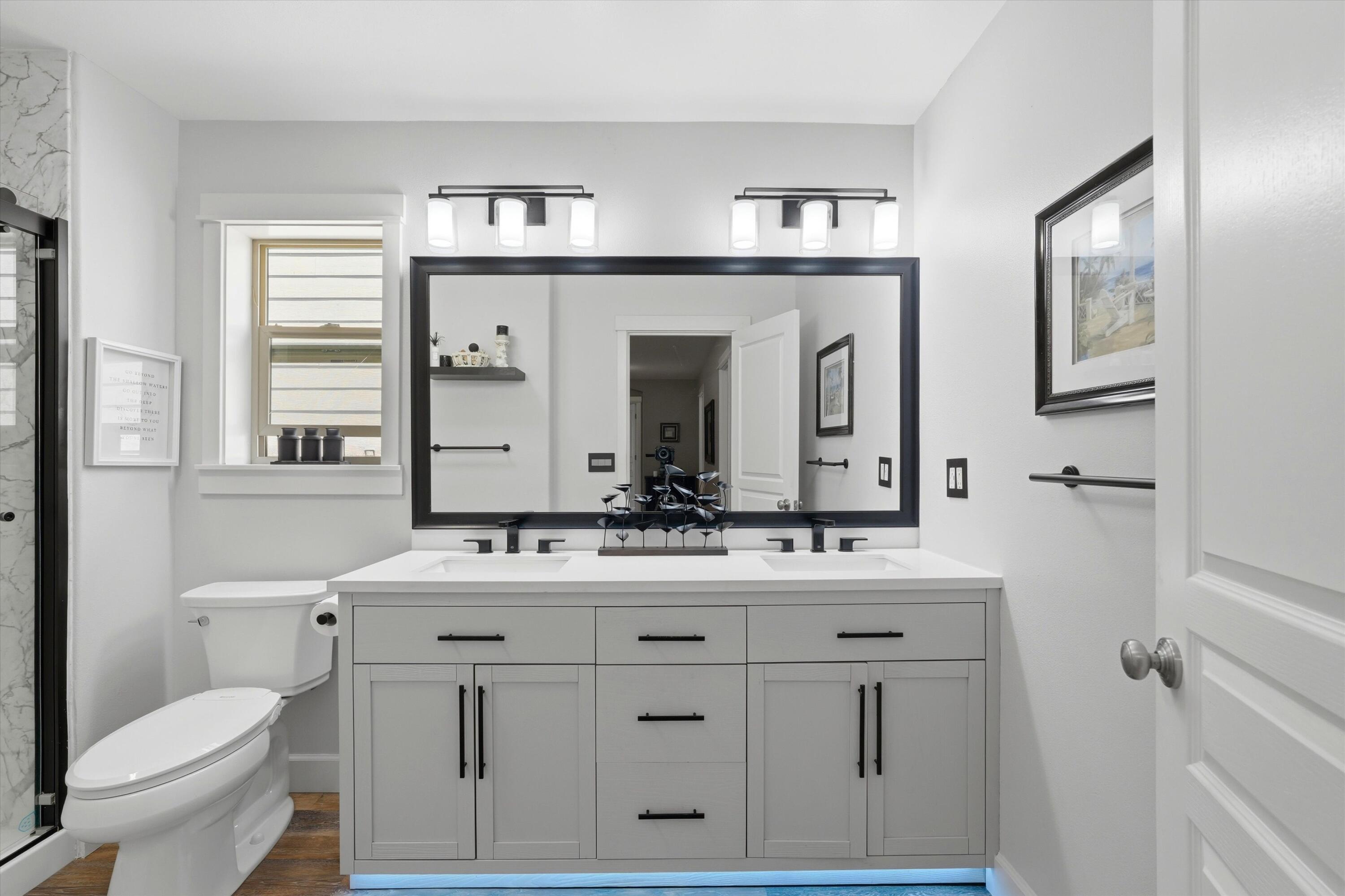 61235 Splendor Lane Bend, OR 97702 - Photo 32 of 52 Fully retouched secondary bathroom upstairs