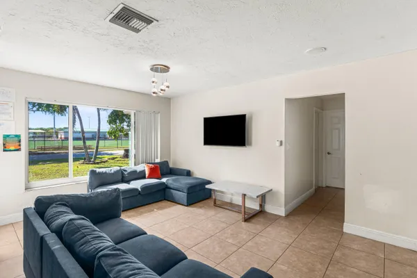 $3,500 | 1121 North 66 Terrace, Hollywood, FL 33024