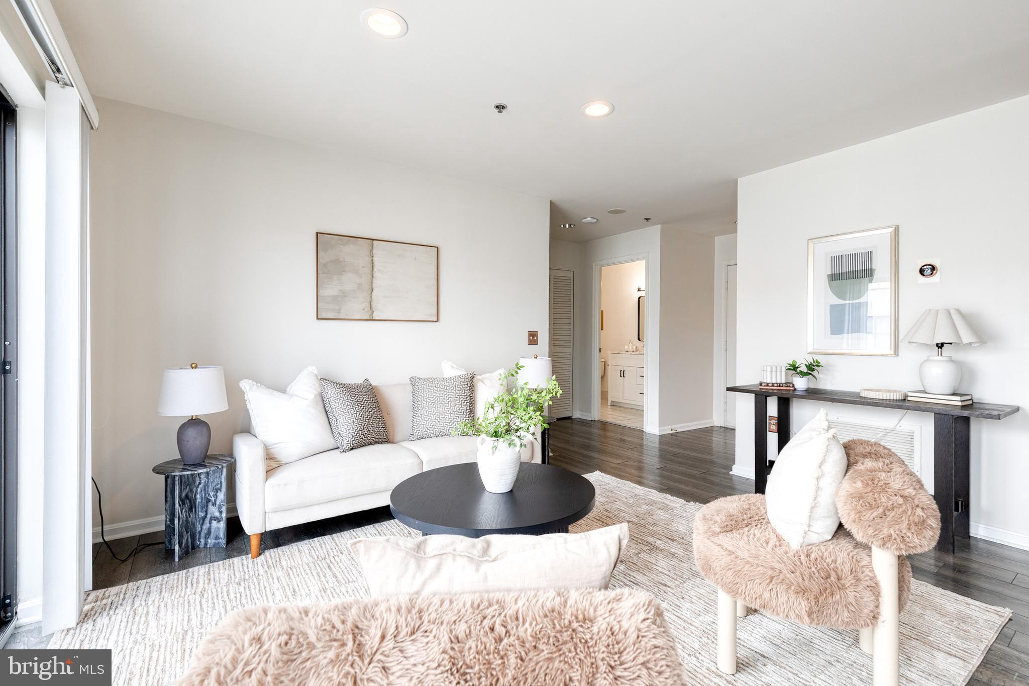 2702 Lighthouse Point East, Unit 719 Baltimore, MD 21224 - Photo 7 of 34