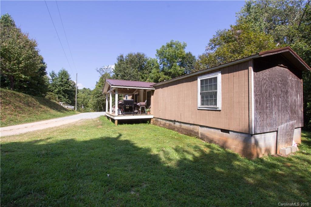 356 Gordon Road Saluda, NC 28773 - Photo 3 of 17