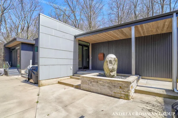 $3,000,000 | 6919 Bendemeer Drive, Fennville, MI 49408