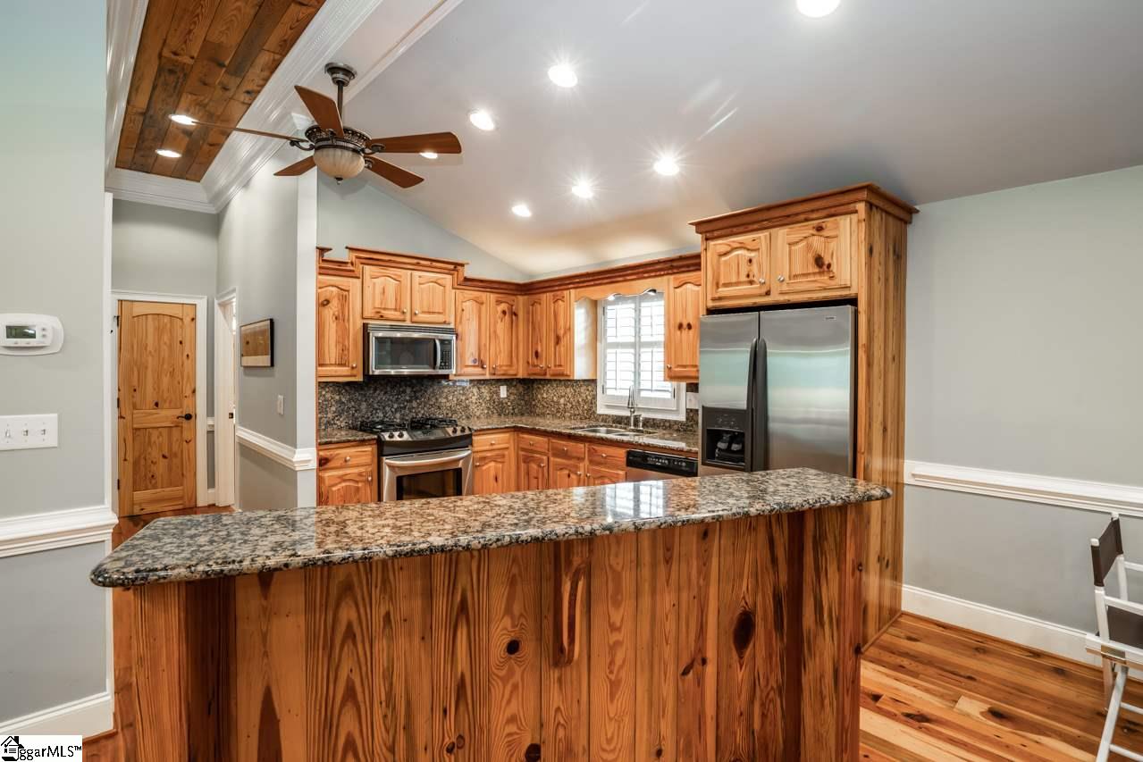 702 Brown Arrow Circle Inman, SC 29349 - Photo 4 of 27 Gallery Image 4
