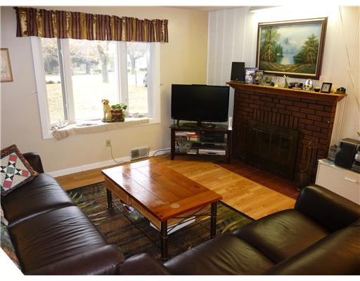 762 Blackhawk Road Beaver Falls, PA 15010 - Photo 6 of 15 Living Room.