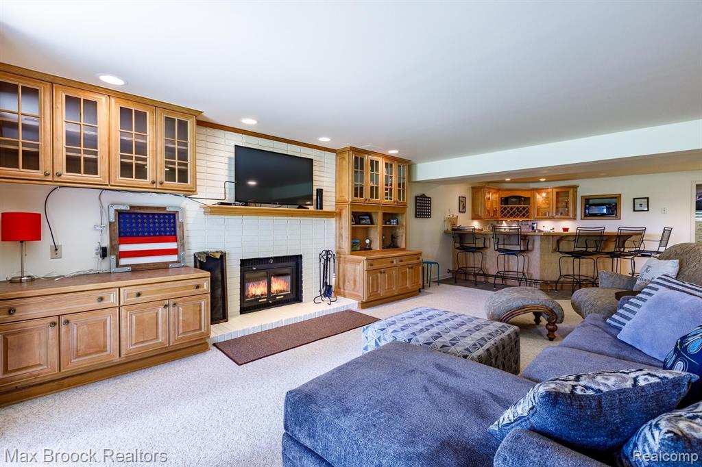 856 Green View Court Rochester Hills, MI 48307 - Photo 23 of 35