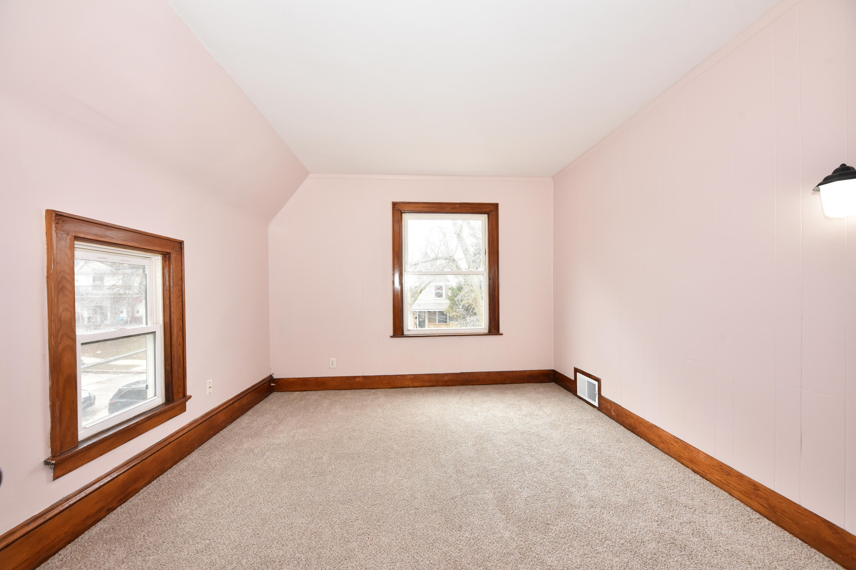 1238 North 33rd Street Milwaukee, WI 53208 - Photo 20 of 32 Primary Bedroom