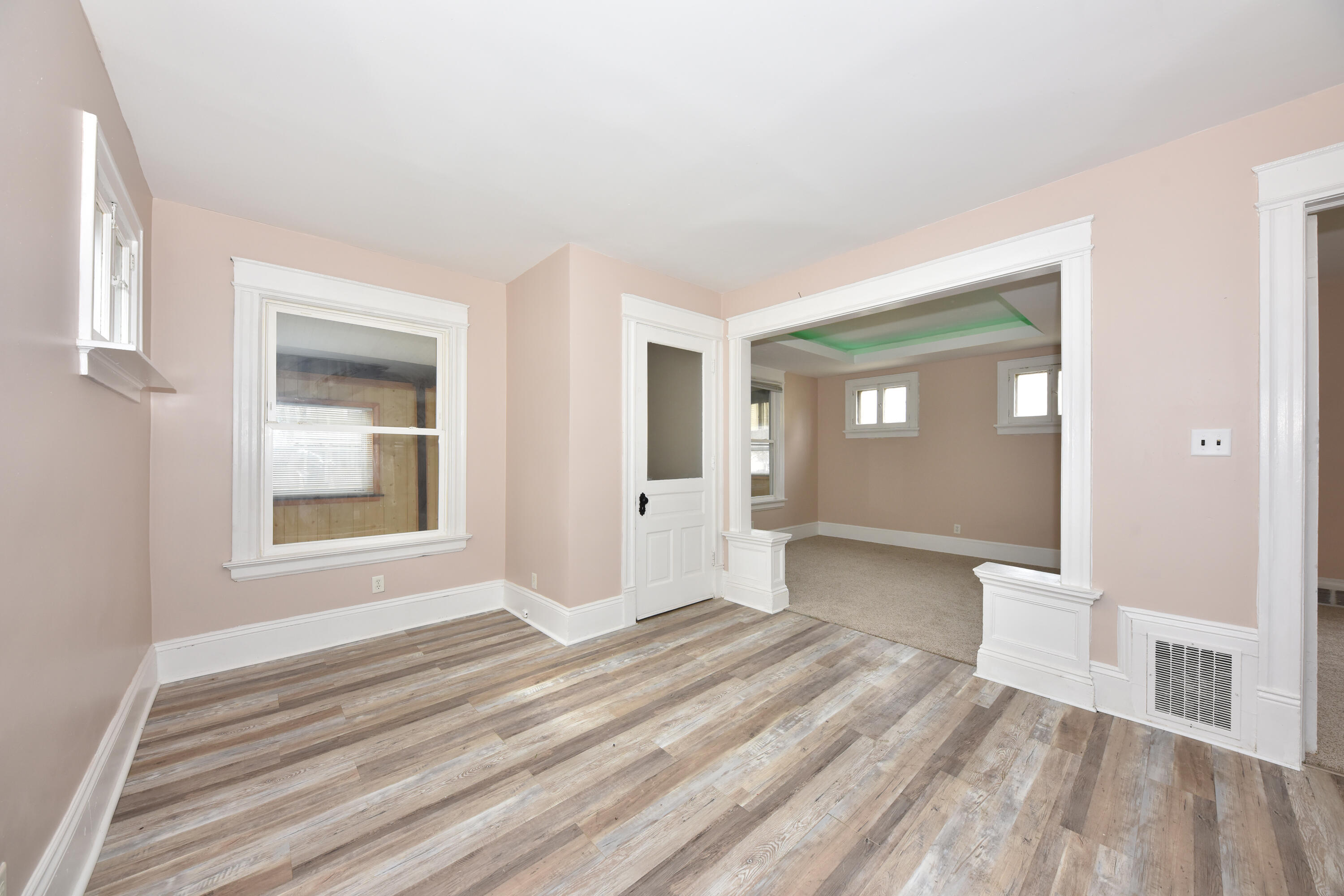 1238 North 33rd Street Milwaukee, WI 53208 - Photo 5 of 32 Family Room/Seating Area