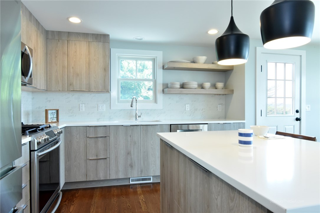 298 Colonel John Gardner Road Narragansett, RI 02882 - Photo 9 of 32