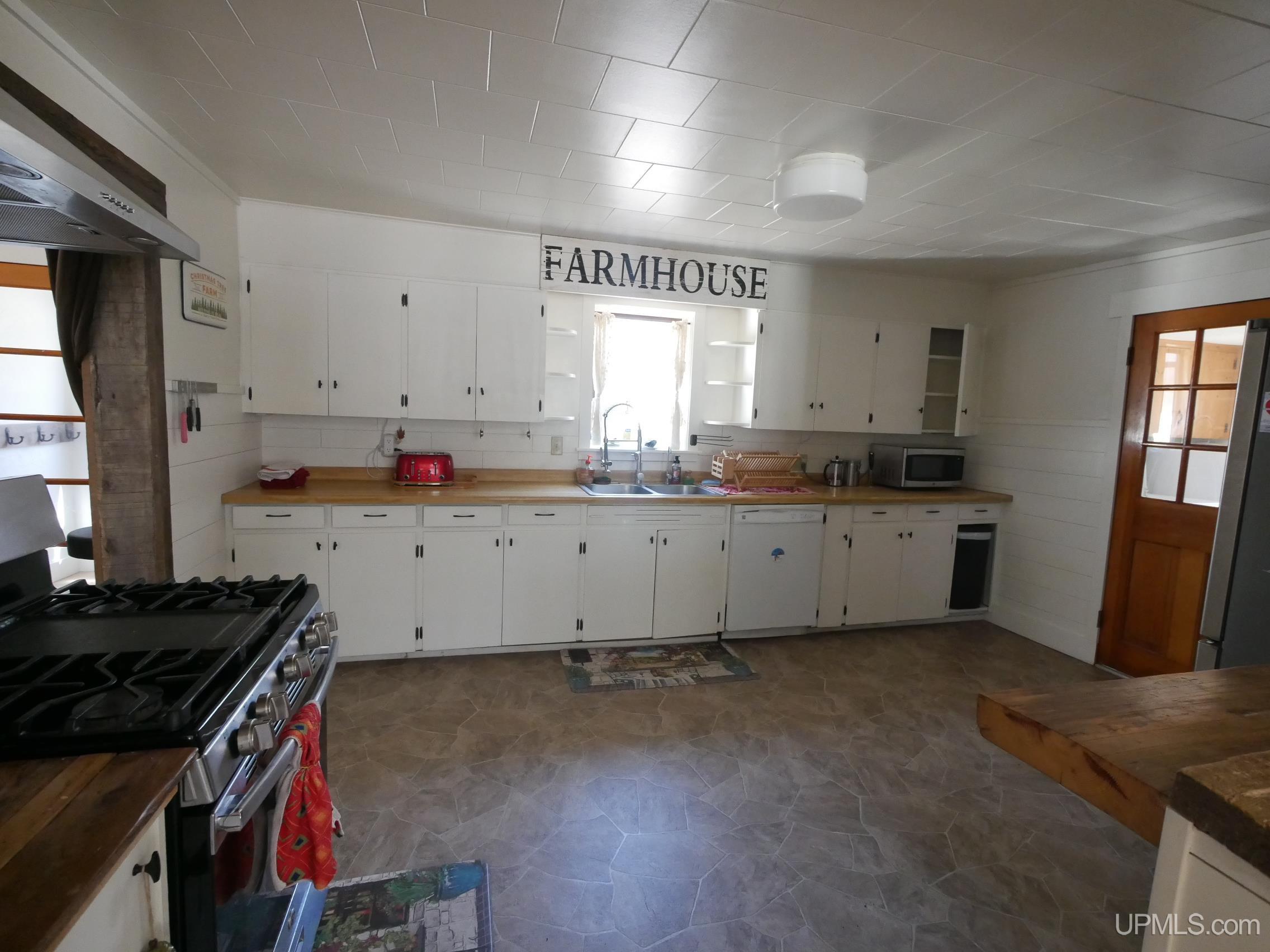 15411 North Superior Road Houghton, MI 49931 - Photo 22 of 24