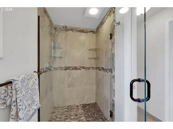 $630,000 | 2412 Dalton Drive, Eugene, OR 97404