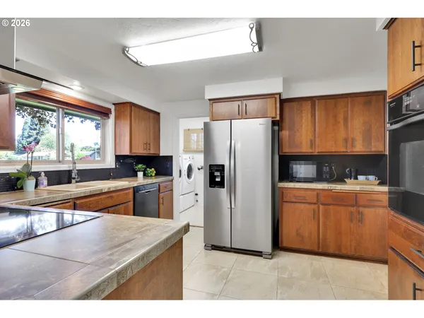 $630,000 | 2412 Dalton Drive, Eugene, OR 97404
