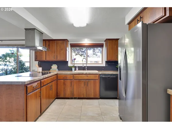 $630,000 | 2412 Dalton Drive, Eugene, OR 97404