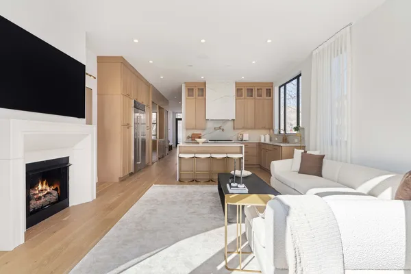 $2,399,000 | 1879 North Hoyne Avenue, Chicago, IL 60647
