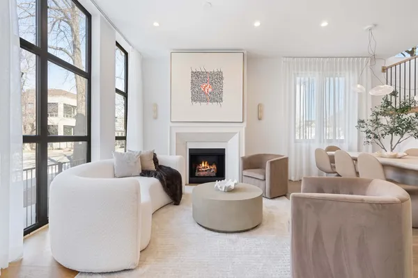 $2,399,000 | 1879 North Hoyne Avenue, Chicago, IL 60647