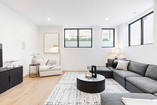$2,399,000 | 1879 North Hoyne Avenue, Chicago, IL 60647