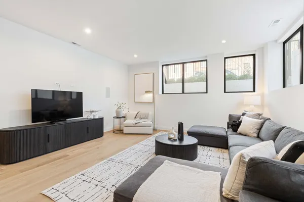 $2,399,000 | 1879 North Hoyne Avenue, Chicago, IL 60647