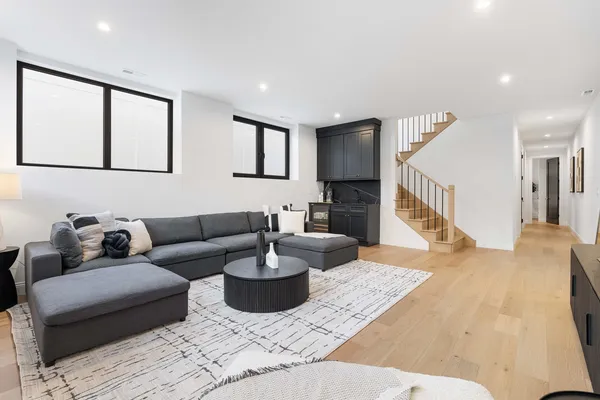 $2,399,000 | 1879 North Hoyne Avenue, Chicago, IL 60647