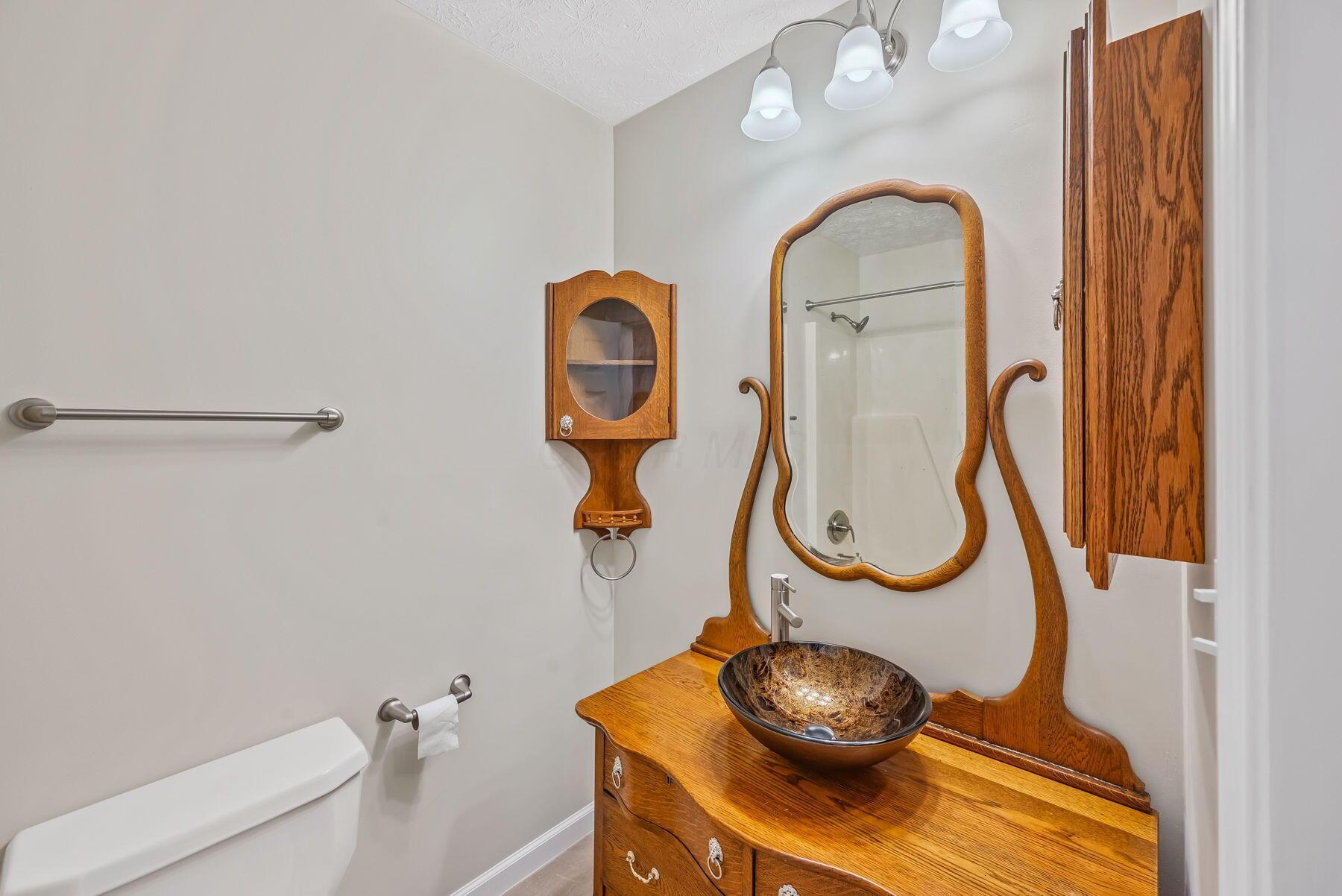 240 Morral-Kirkpatrick Road Marion, OH 43302 - Photo 33 of 39 Hall Bath