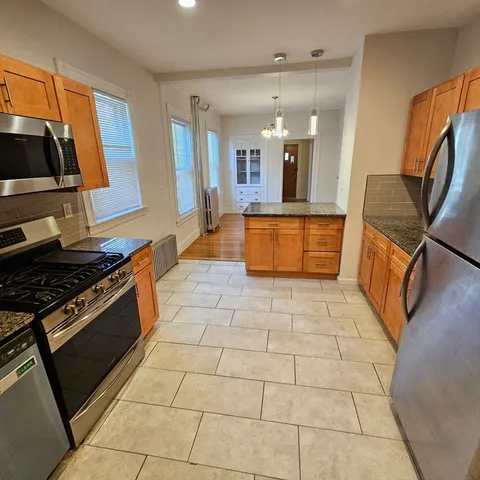 $3,000 | 384 Washington Street, Unit 1, Cambridge, MA 02139