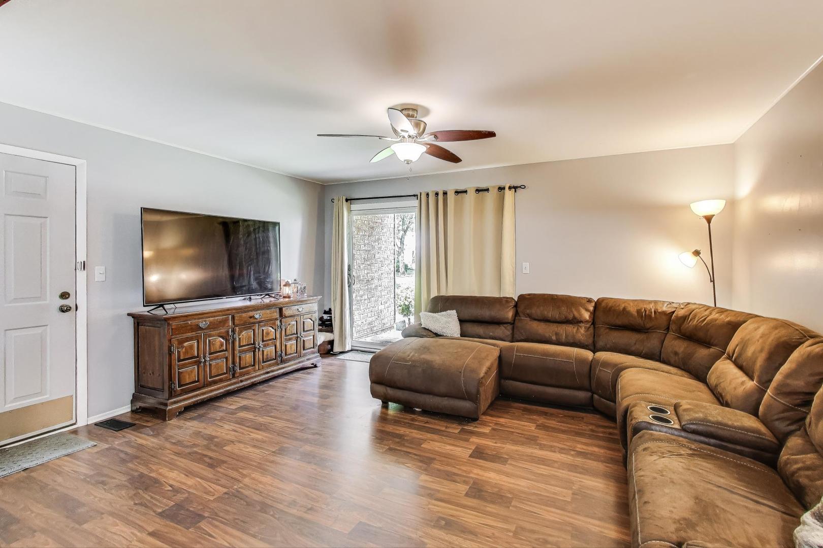 963 Golf Course Road, Unit 3 Crystal Lake, IL 60014 - Photo 8 of 22 Gallery Image 8