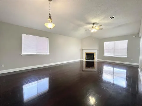 $2,100 | 3933 Aspen Drive, Harvey, LA 70058