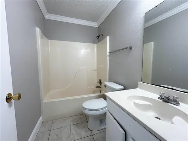 $2,100 | 3933 Aspen Drive, Harvey, LA 70058
