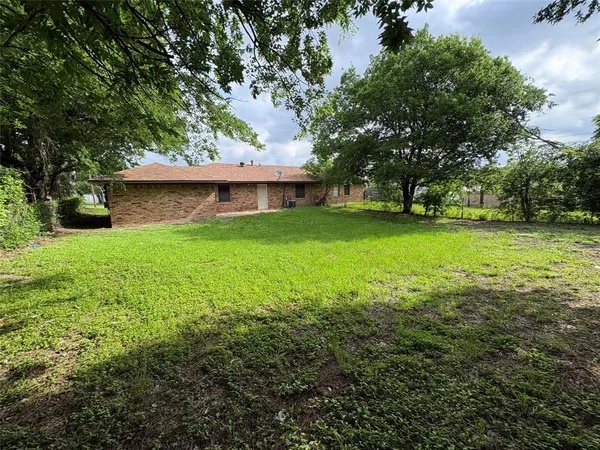 $1,350 | 106 Campbell Street, DeSoto, TX 75115