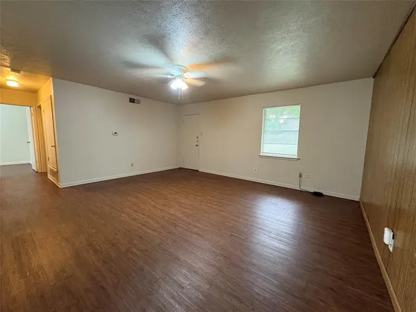 $1,350 | 106 Campbell Street, DeSoto, TX 75115