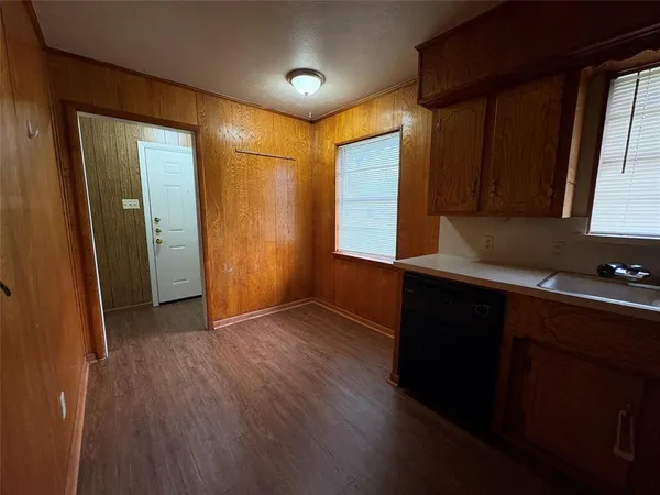 $1,350 | 106 Campbell Street, DeSoto, TX 75115