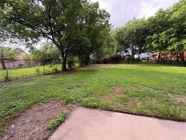 $1,350 | 106 Campbell Street, DeSoto, TX 75115