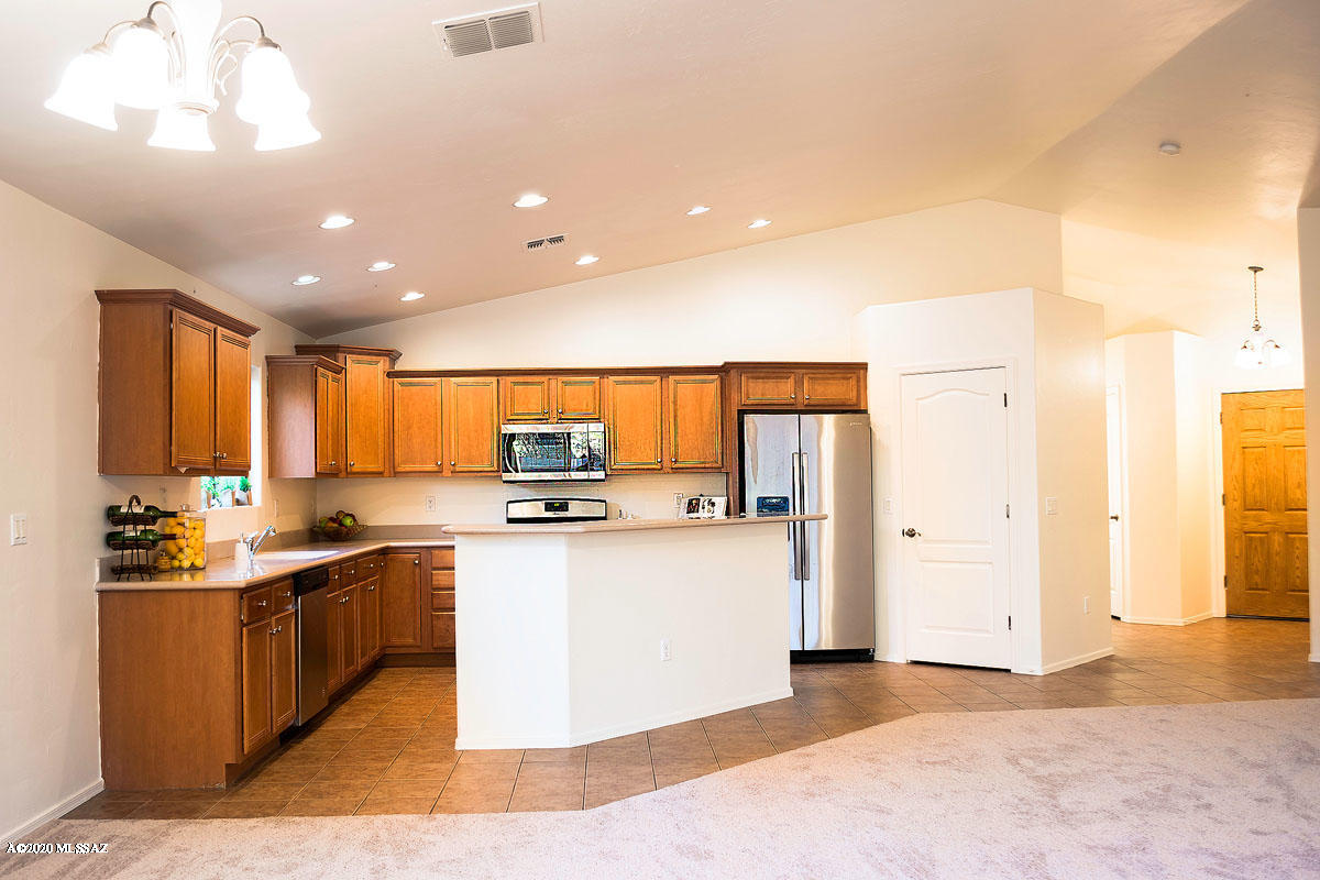 553 South Stone Bench Road Vail, AZ 85641 - Photo 3 of 27