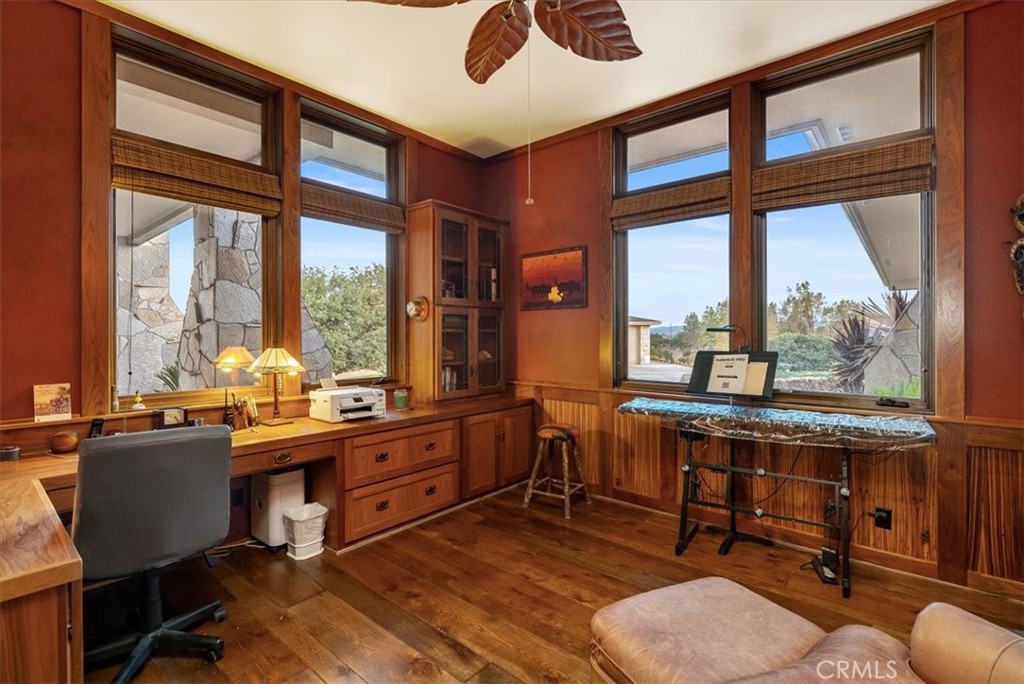 76346 Bryson Hesperia Road Bradley, CA 93426 - Photo 18 of 58 a room with a large window