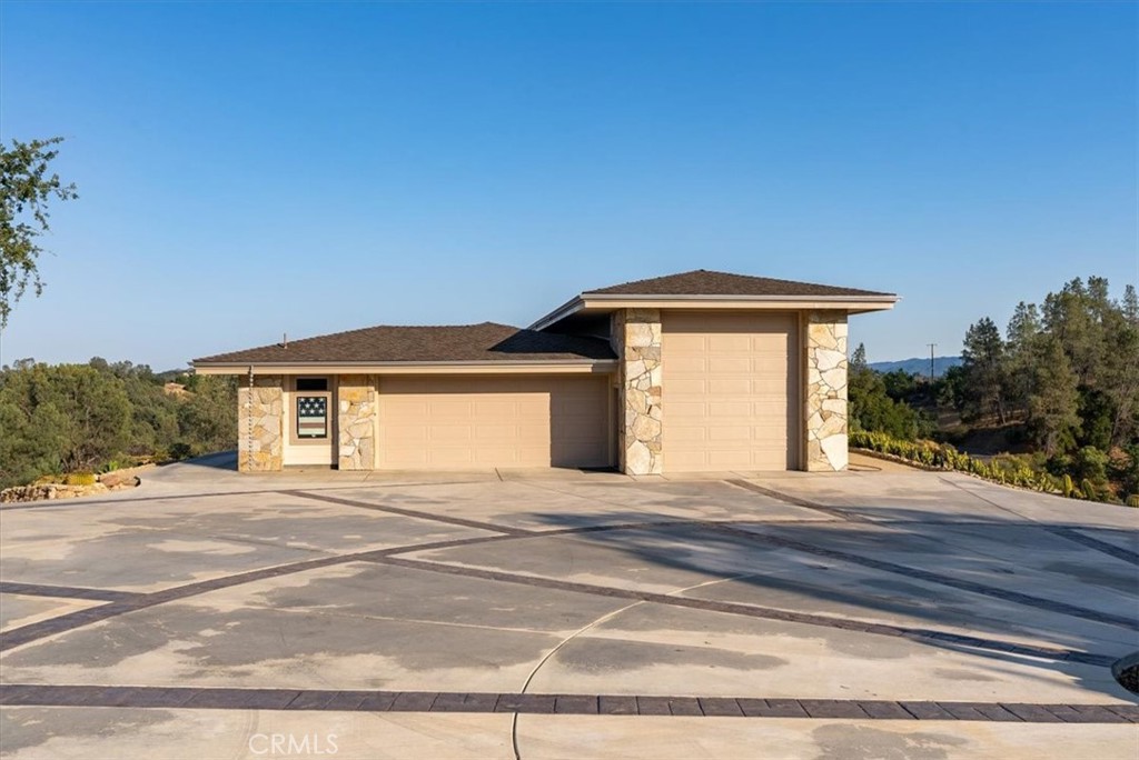 76346 Bryson Hesperia Road Bradley, CA 93426 - Photo 41 of 58 a front view of a house with a yard
