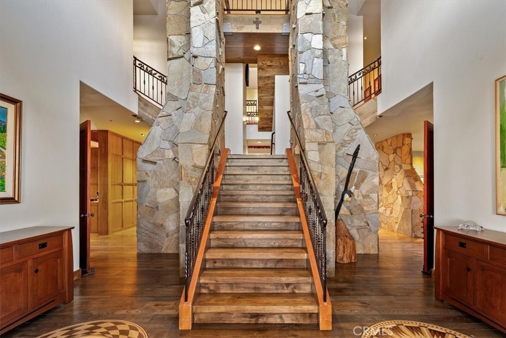 76346 Bryson Hesperia Road Bradley, CA 93426 - Photo 5 of 58 a view of an entryway