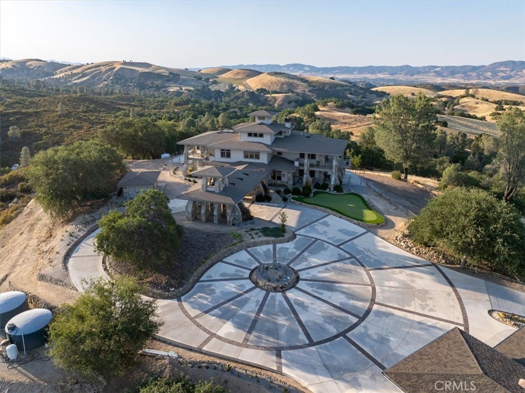 76346 Bryson Hesperia Road Bradley, CA 93426 - Photo 55 of 58 a view of a city from a balcony